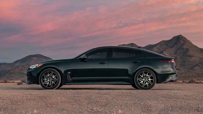 Green Kia Stinger 4K