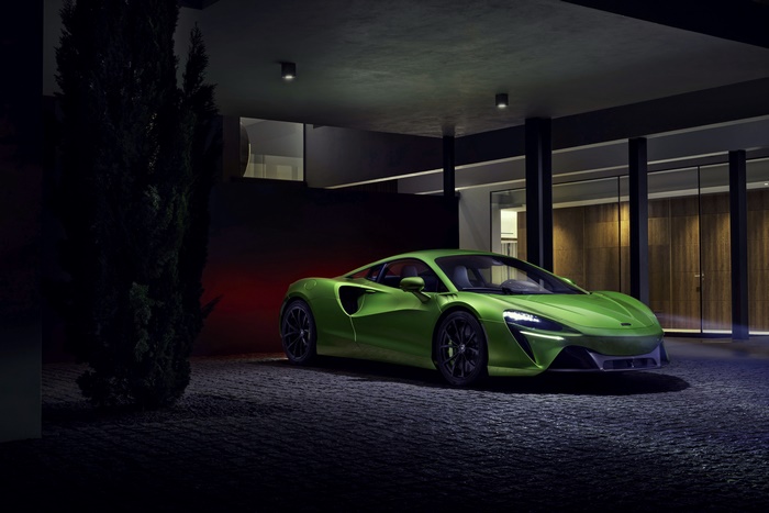 Green McLaren Artura 4K Supercar