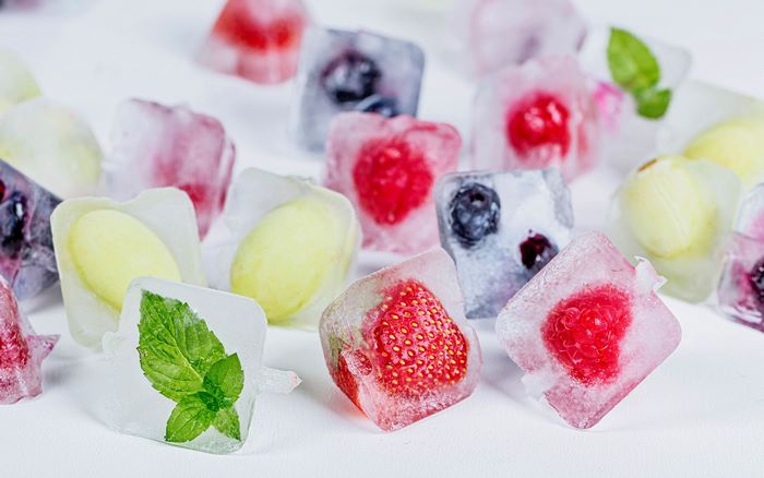 Ice cubes with fruits and mint