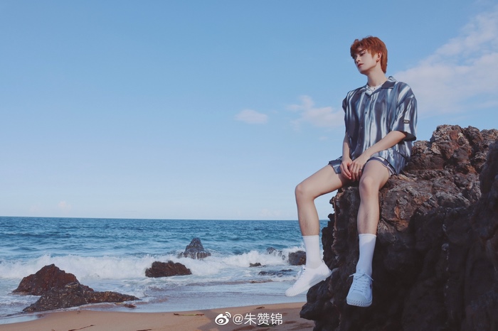 Zhu Zanjin on a rocky beach