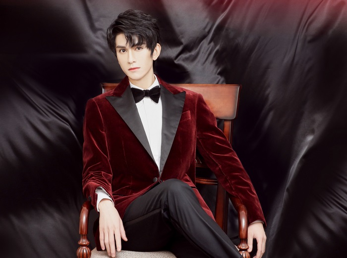 Zhu Zanjin in a red velvet suit