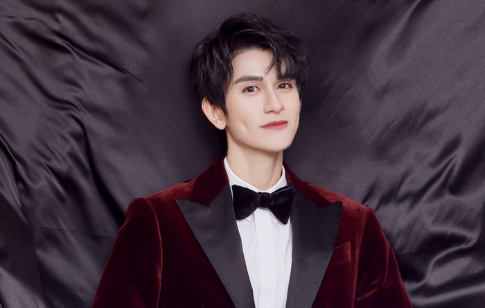 Zhu Zanjin in a red velvet suit