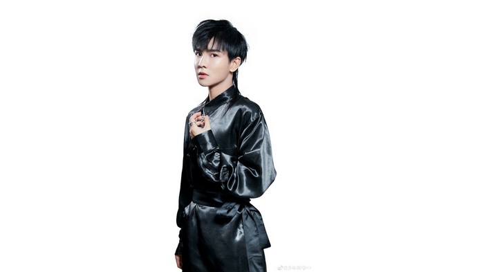 Zheng Fan Xing in black silk outfit