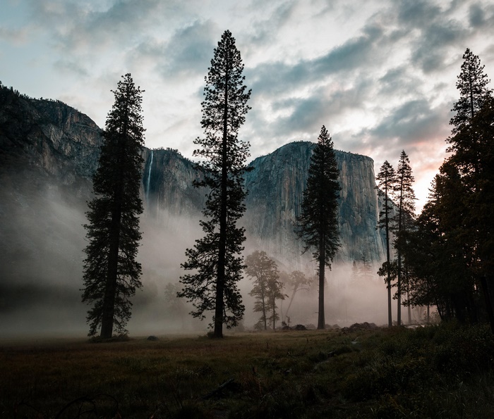 Yosemite National Park Waterfall Fog Mountains 4K