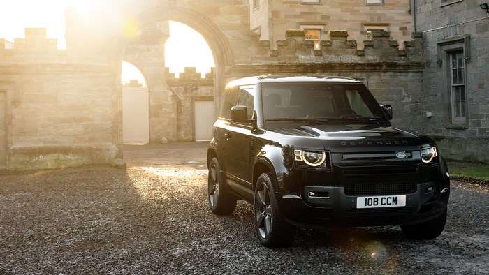 Black Land Rover Defender 4K