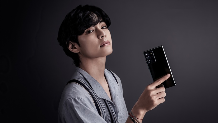 Kim Tae-hyung from BTS holding a Samsung Galaxy Note 20 Ultra 4K