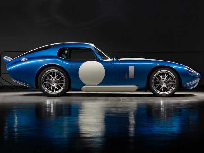 Blue Renovo Coupe (2015) with white circle decal