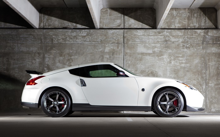 White 2014 Nissan 370Z Nismo Sport Car