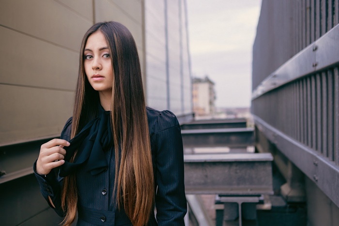 Jasmine Thompson with Long Brunette Hair