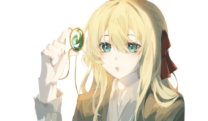 Violet Evergarden holding a pendant