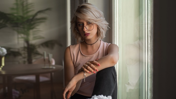 Blonde Short Hair with Glasses - wide 2