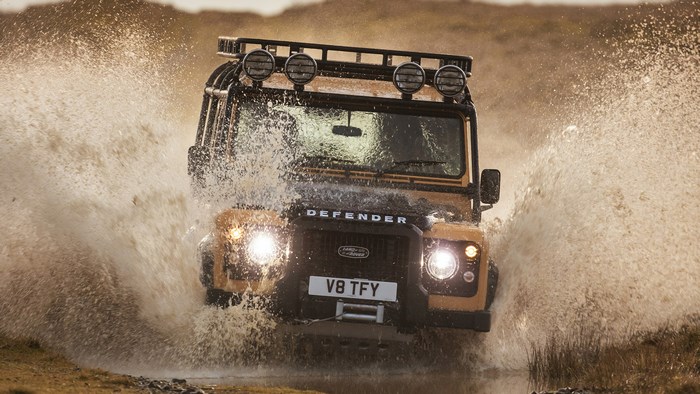 Land Rover Defender V8 SUV 4K Action