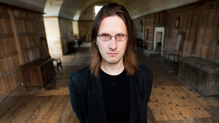 Steven Wilson in a long hall