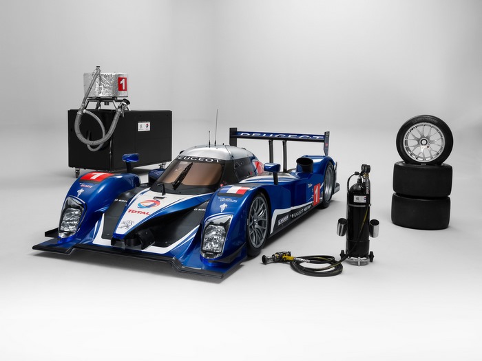 Peugeot 908 HDI FAP race car with pit equipment