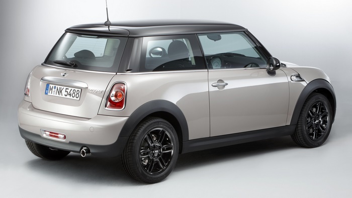 2012 Mini Cooper Baker Street rear view