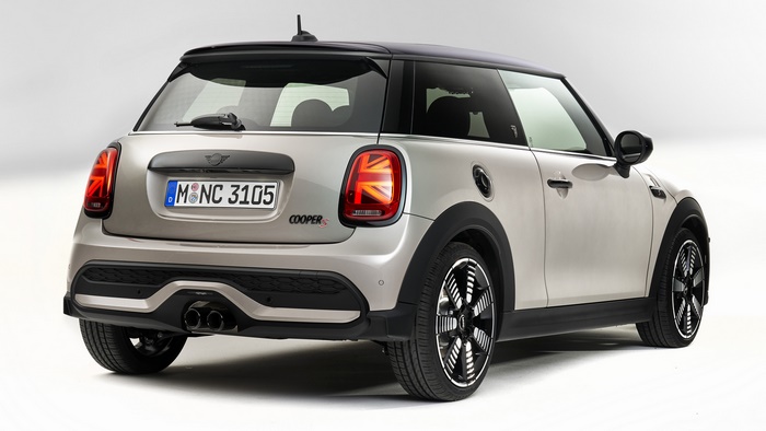 2021 Mini Cooper S rear view