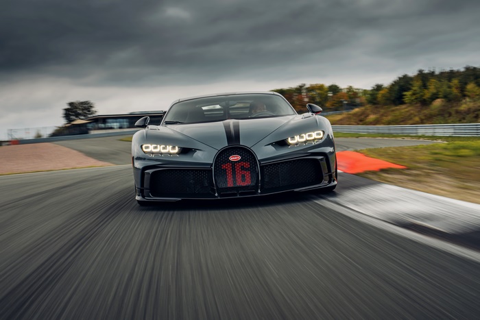 Bugatti Chiron Pur Sport Racing Track