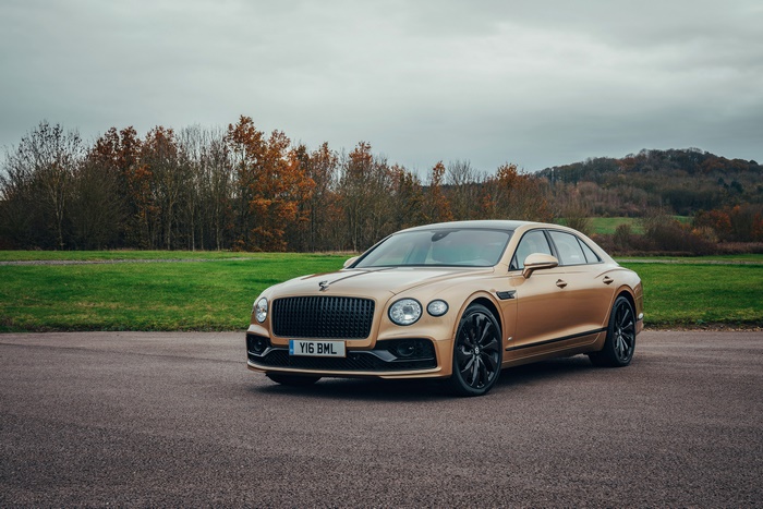 Bentley Flying Spur V8 4K