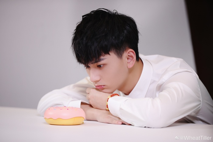 Ji Li with a donut