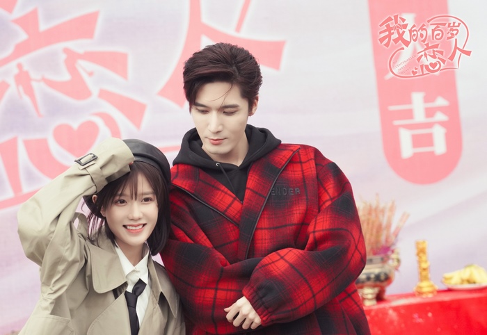 Liu Haikuan and actress in red plaid coat