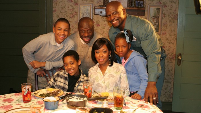 Everybody Hates Chris cast at a dinner table