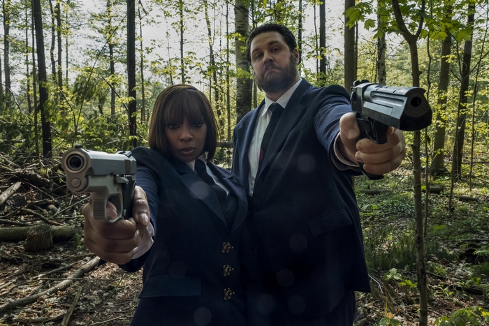 Hazel and Cha-Cha from The Umbrella Academy with guns