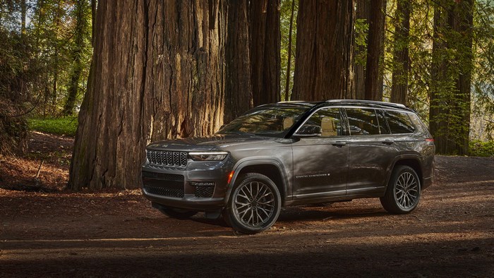 Jeep Grand Cherokee L 4K SUV in forest
