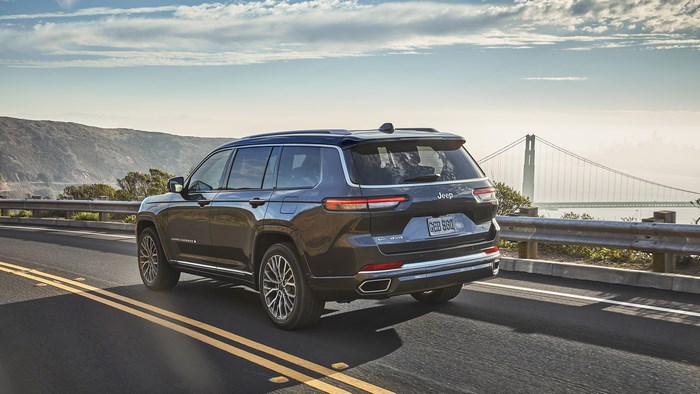 Jeep Grand Cherokee L 4K on a scenic road