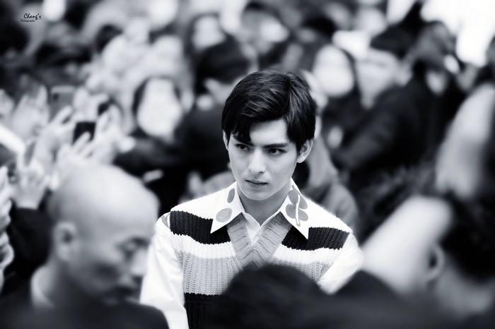 Wang Hao Xuan in a crowd
