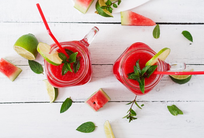Watermelon juice with lime and mint