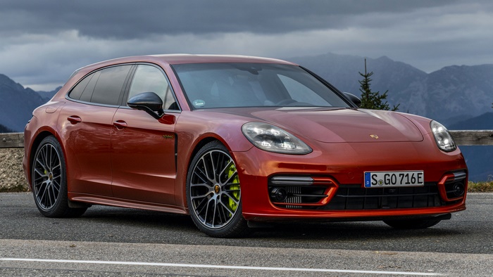 Porsche Panamera 4 E-Hybrid Sport Turismo SportDesign Package