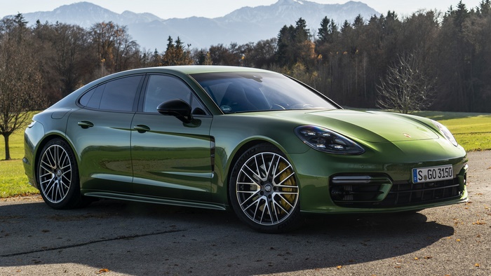 Green Porsche Panamera 4S SportDesign Package