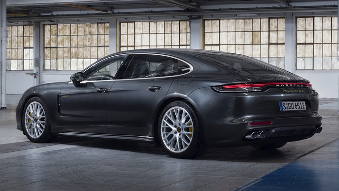 2020 Porsche Panamera Turbo S E-Hybrid Executive