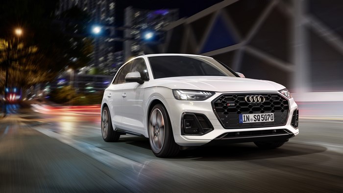 White Audi SQ5 4K driving at night