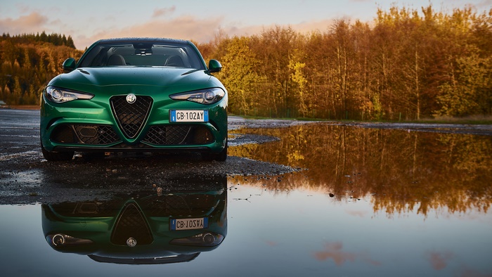 Green Alfa Romeo Giulia 4K Reflection