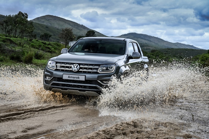 Volkswagen Amarok 4K driving through water