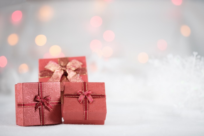 Red gift boxes with bows on snow