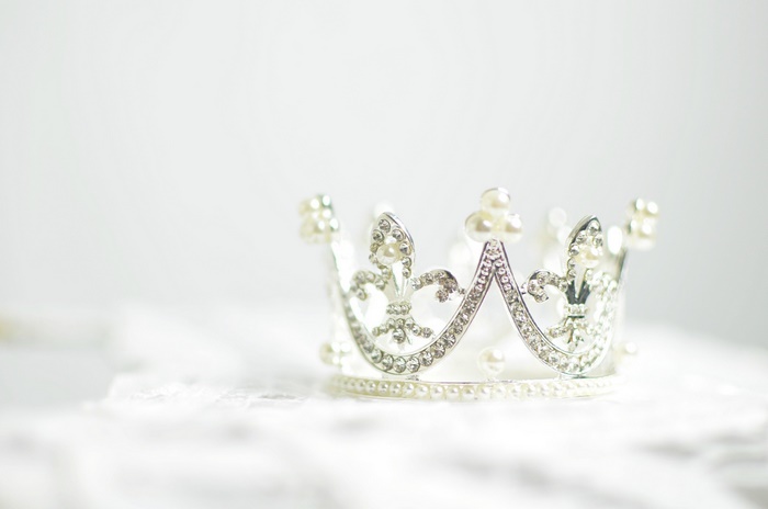 Silver crown with pearls and diamonds on lace
