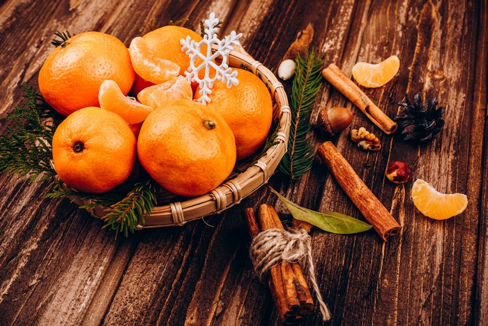 Mandarin Oranges with Cinnamon and Pinecone