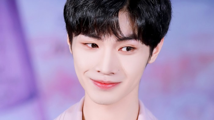 Song Ji Yang close-up portrait