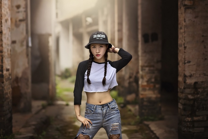 Asian girl in bucket hat and ripped jeans