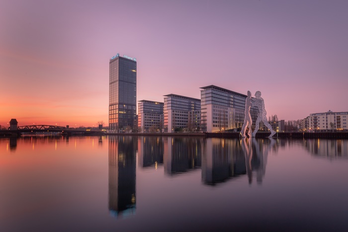 Berlin 4K Sculpture Reflection City Germany