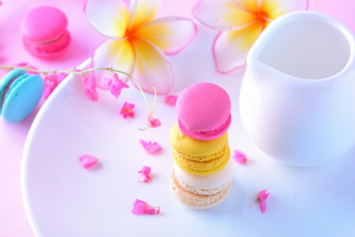Macarons on a plate with flowers