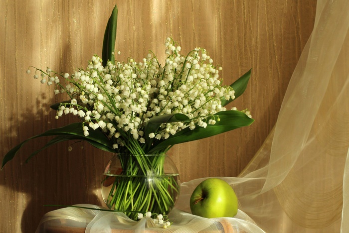 Lily of the Valley Bouquet with Green Apple