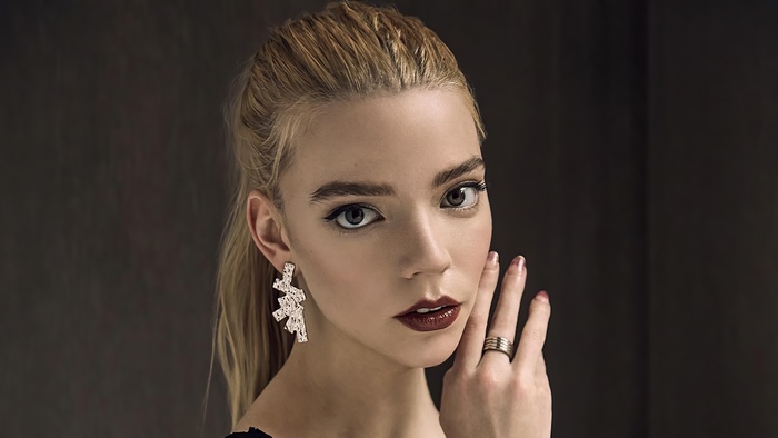 Anya Taylor-Joy 4K Blonde Actress with Earrings