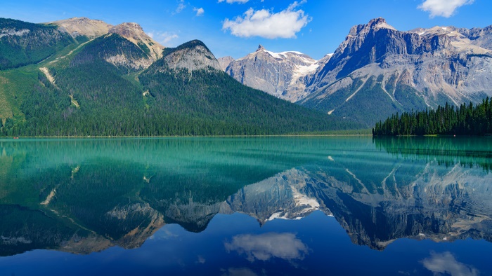 Emerald Lake Reflection Mountains 4K