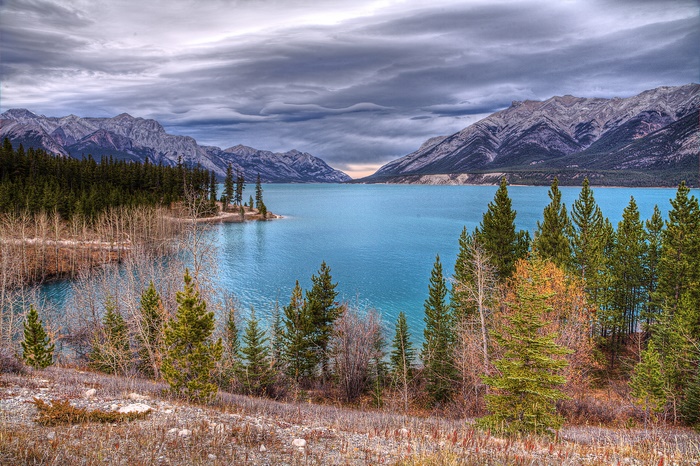 Abraham Lake with Mountains and Forest, Canada 4K