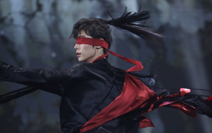 Song Ji Yang in black costume with red blindfold
