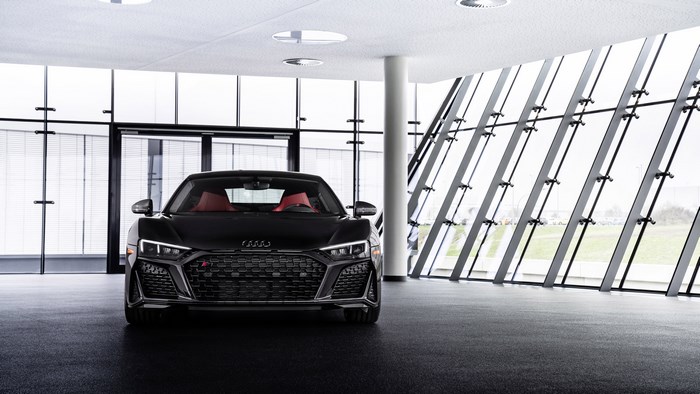 Black Audi R8 RWD 4K