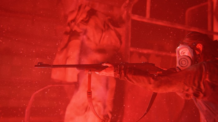 Ellie from The Last of Us with a gas mask and rifle